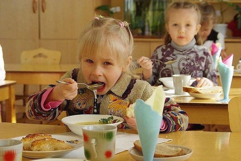 Бесплатное (частично) питание в детсаду и школе